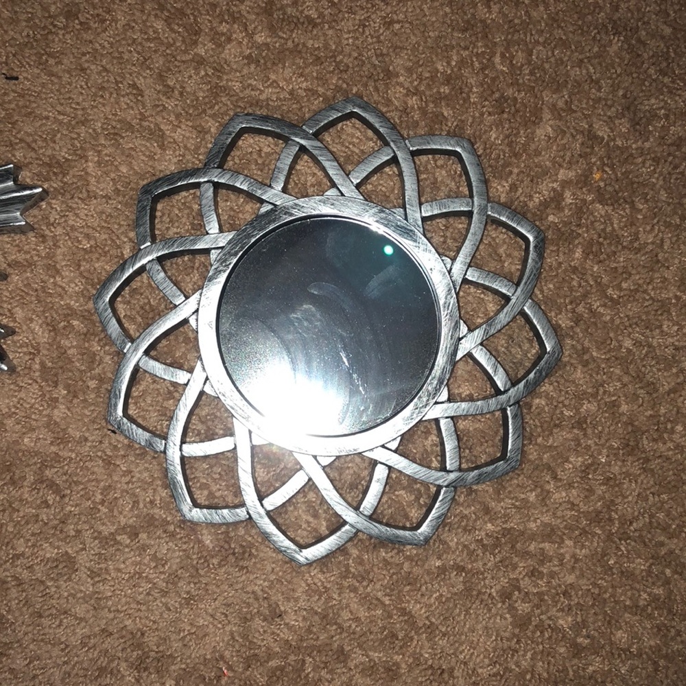 Wall decor mirror edition